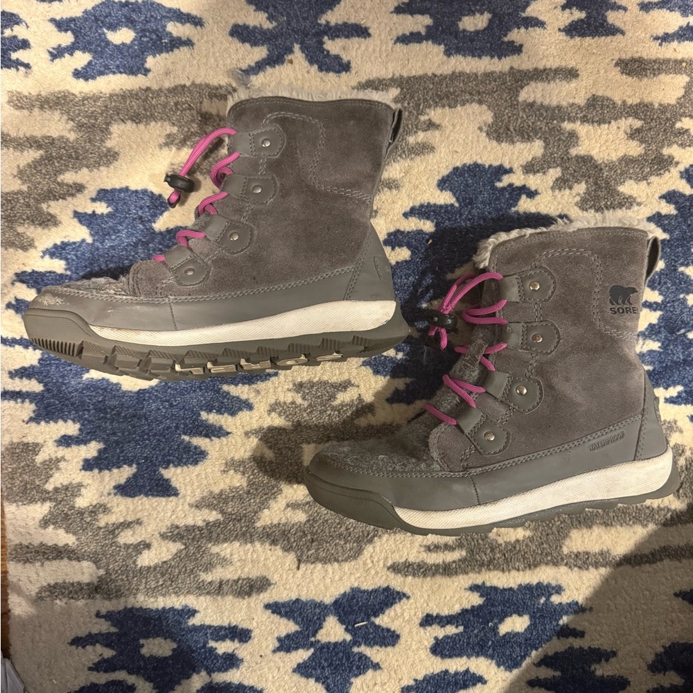 Sorel Grey Girls Boots with Pink Laces